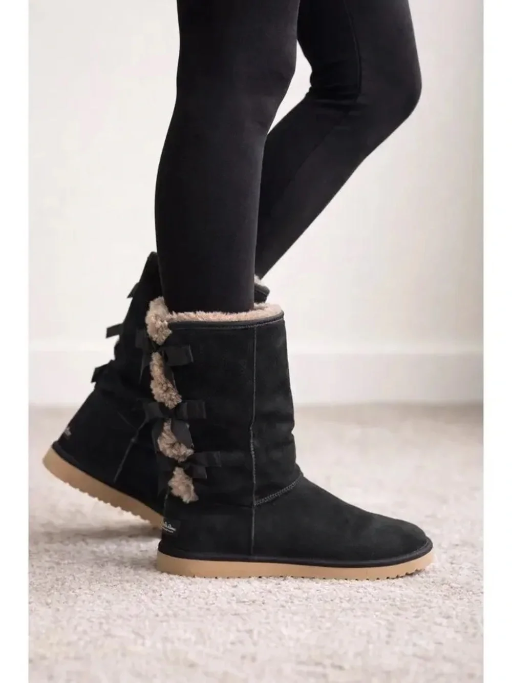 Koolaburra by Ugg women black suede sheepskin Victoria boots US 10